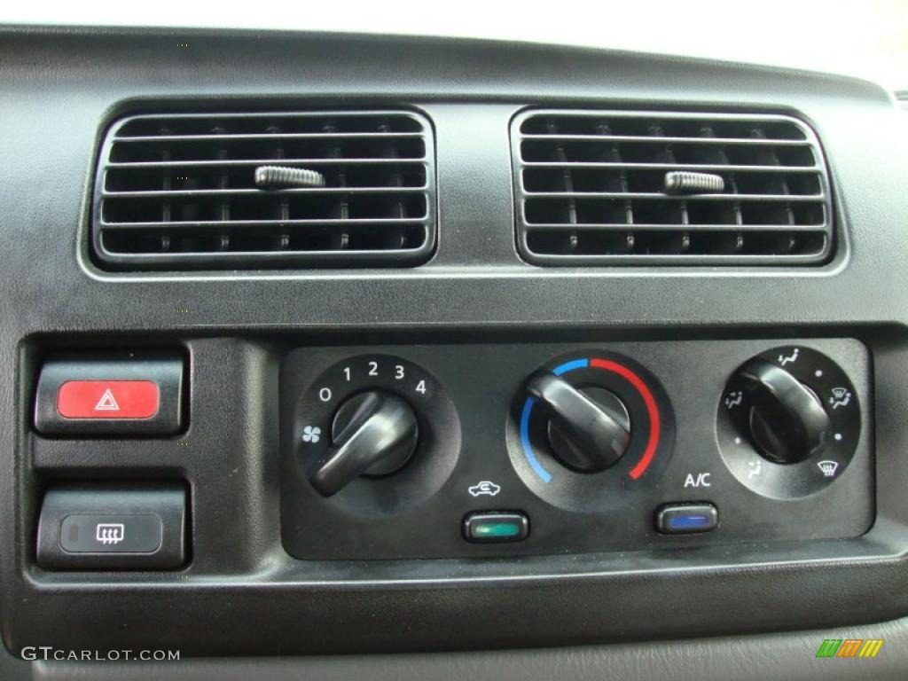 2000 Nissan Xterra SE V6 4x4 Controls Photo #41475923