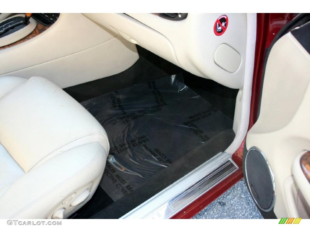 2001 XJ XJR - Carnival Red Metallic / Oatmeal photo #44
