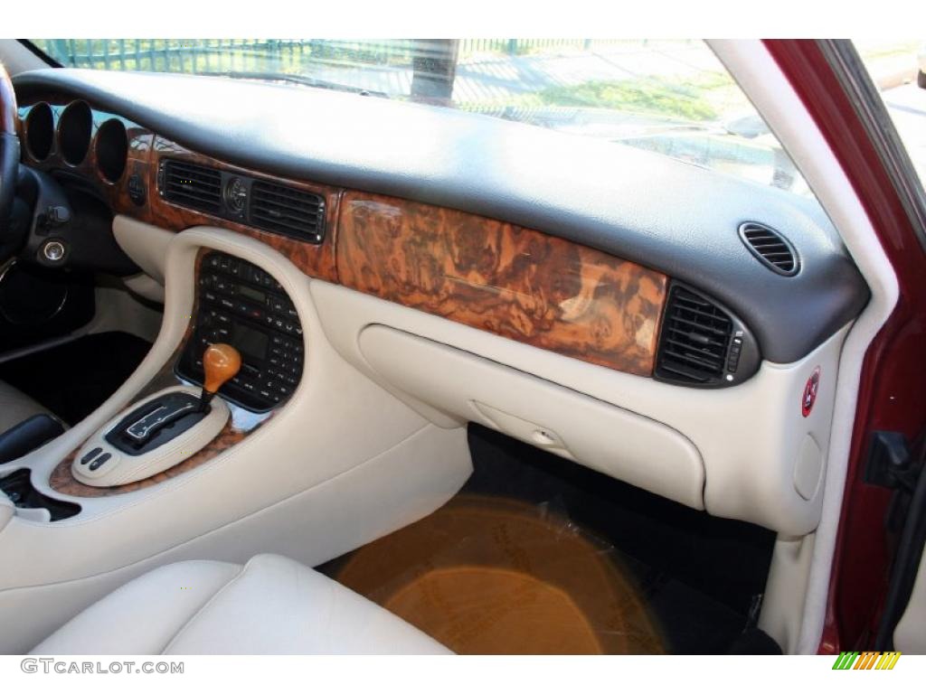 2001 XJ XJR - Carnival Red Metallic / Oatmeal photo #68
