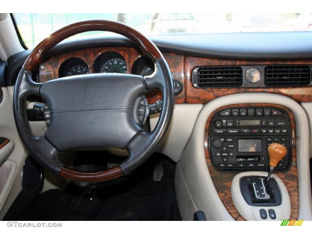 2001 Jaguar XJ XJR Oatmeal Dashboard Photo #41477359