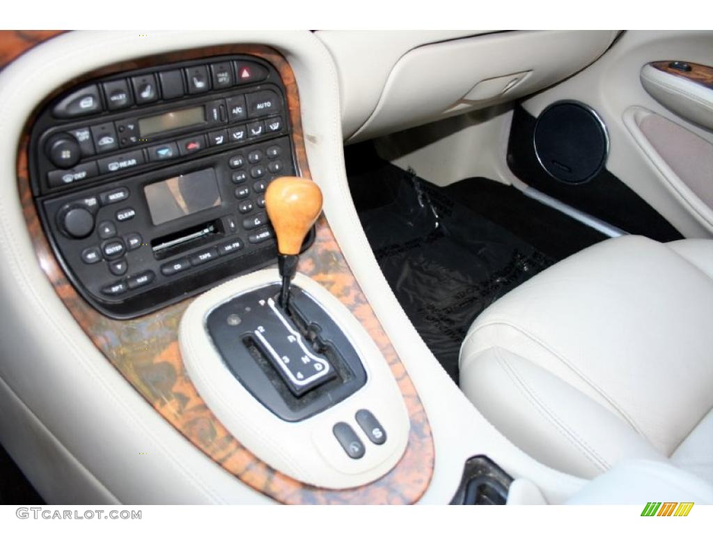 2001 XJ XJR - Carnival Red Metallic / Oatmeal photo #95