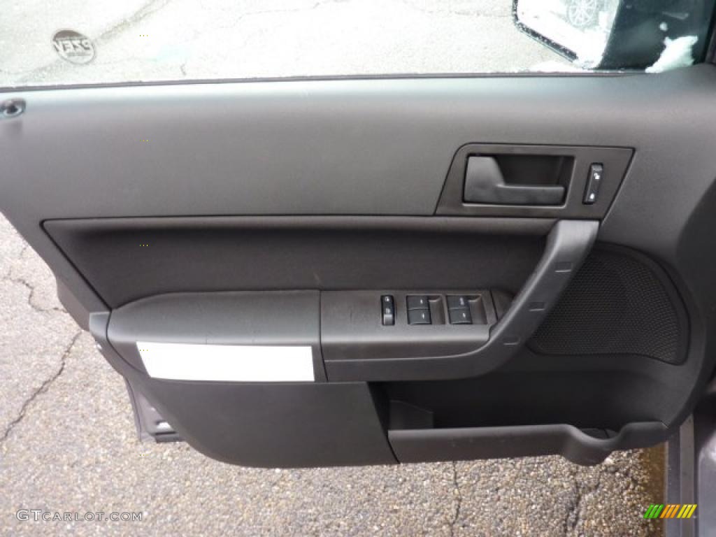 2011 Focus SE Sedan - Sterling Gray Metallic / Charcoal Black photo #12