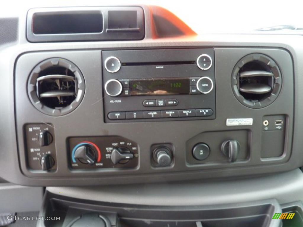 2010 Ford E Series Van E150 XLT Passenger Controls Photos