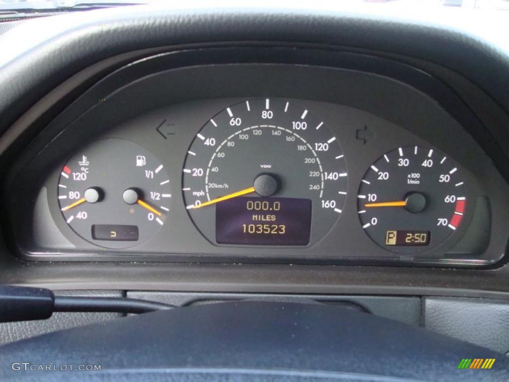 2002 E 320 4Matic Sedan - Black / Charcoal photo #48