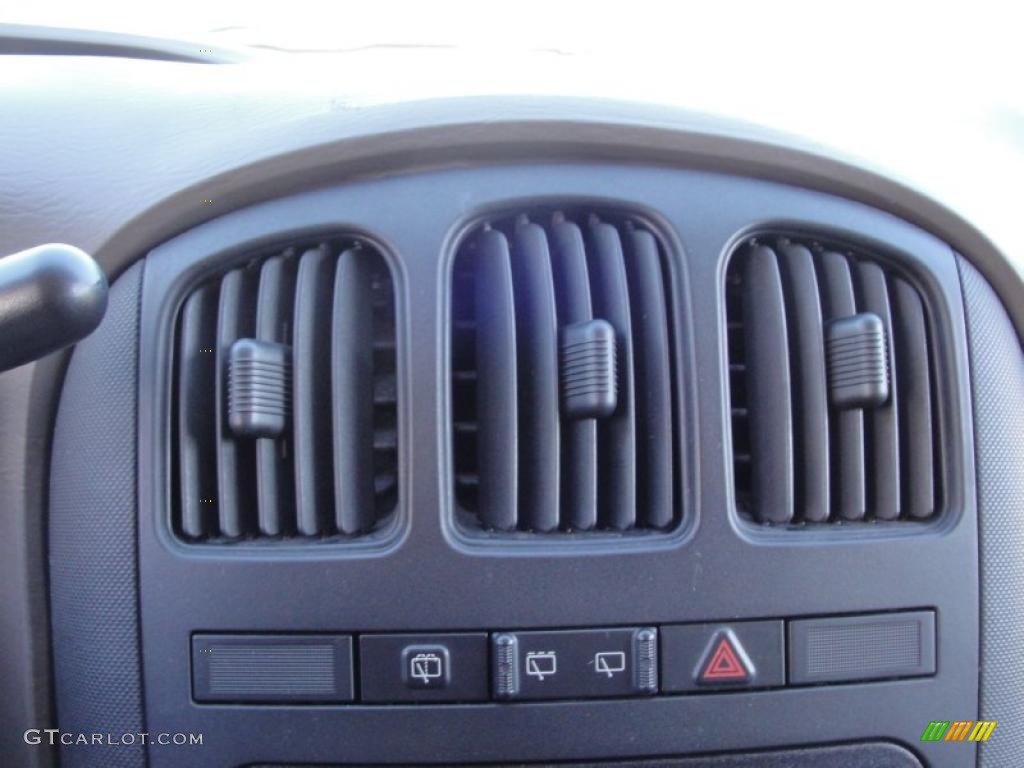 2001 Voyager  - Patriot Blue Pearl / Sandstone photo #30