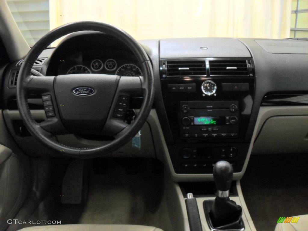 2006 Ford Fusion SEL Camel Dashboard Photo #41486739