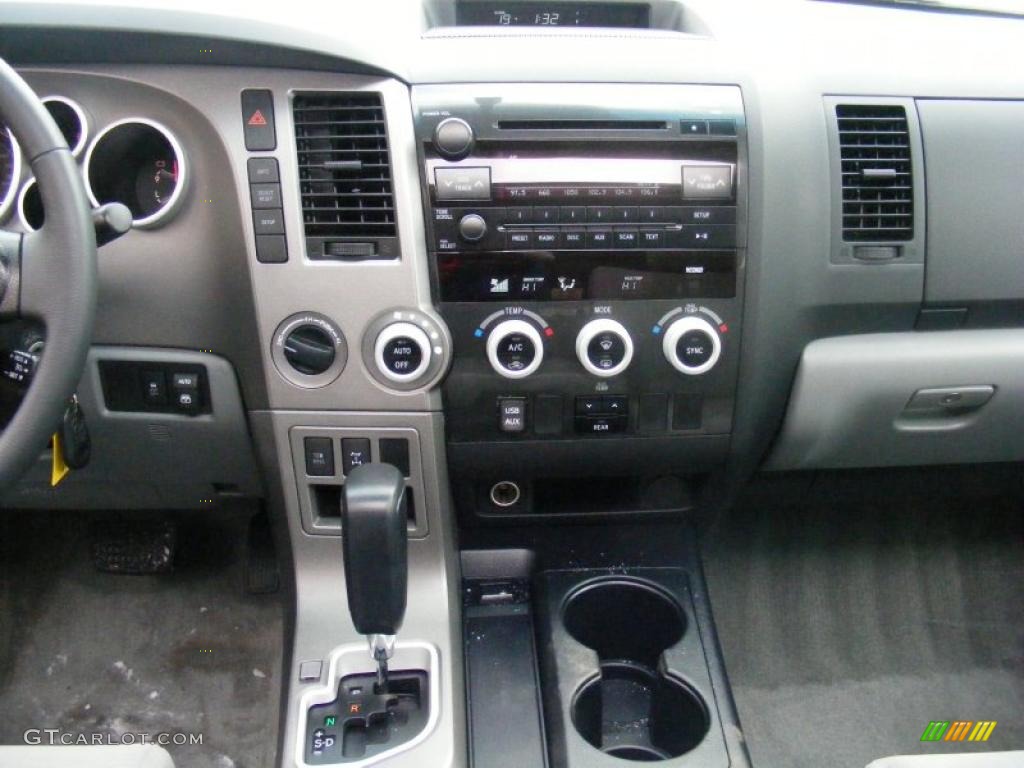 2010 Toyota Sequoia SR5 4WD Controls Photo #41487403