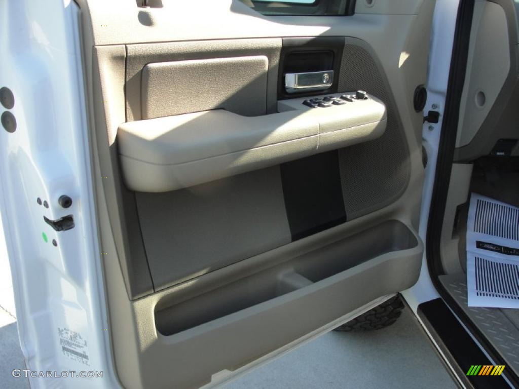 2006 F150 XLT SuperCrew 4x4 - Oxford White / Tan photo #31