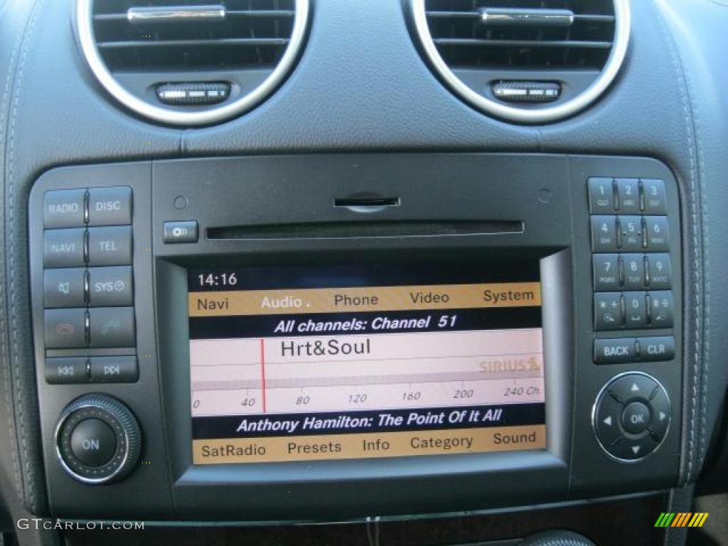 2011 Mercedes-Benz GL 350 Blutec 4Matic Controls Photo #41491827