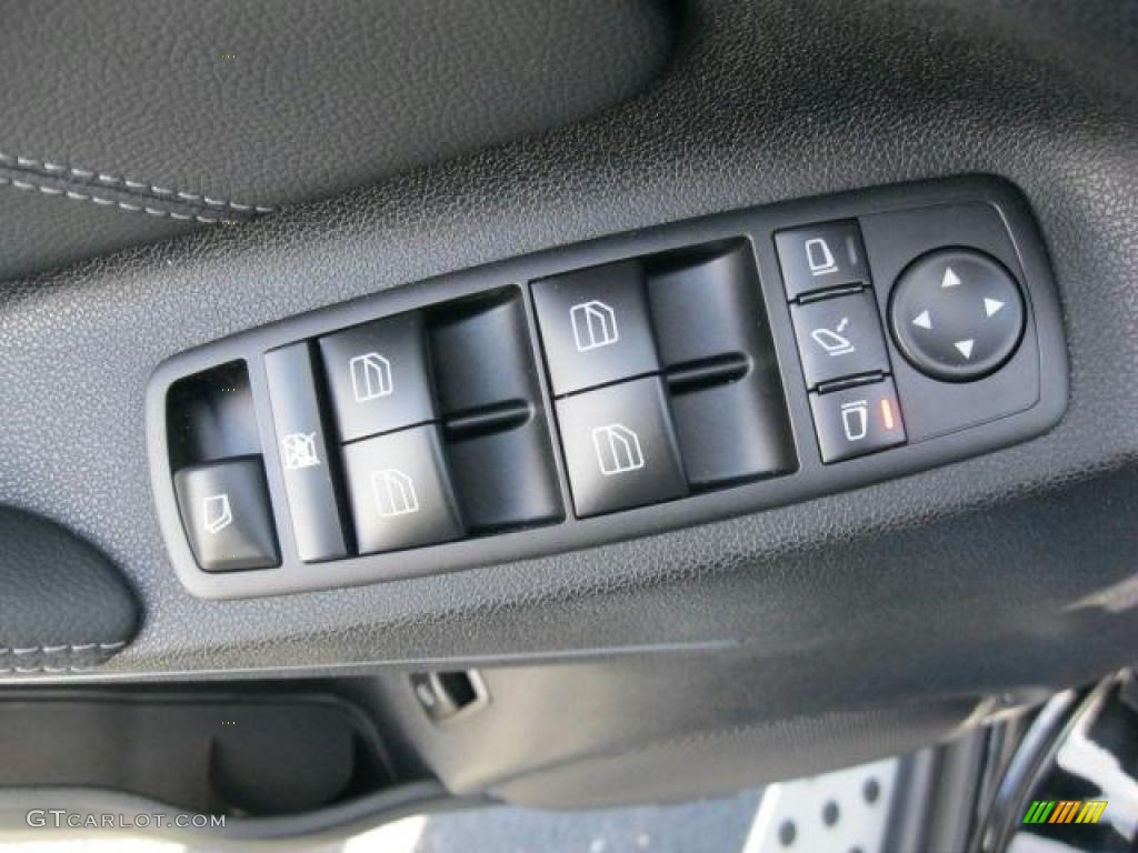 2011 Mercedes-Benz GL 350 Blutec 4Matic Controls Photo #41491911