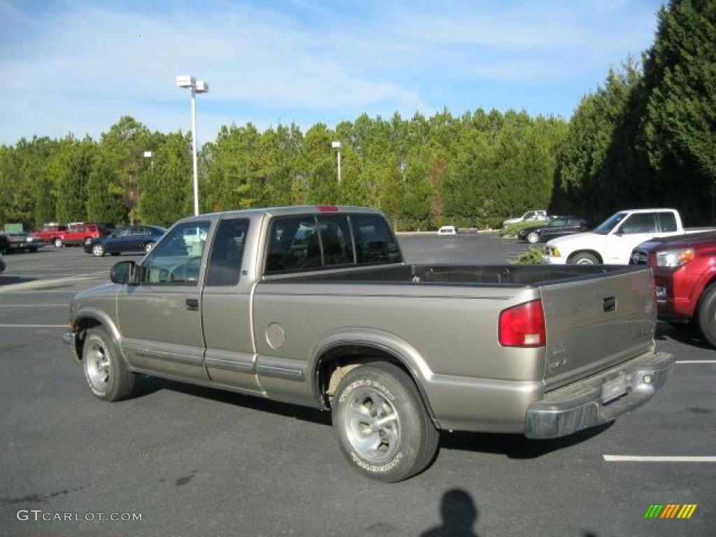 2000 S10 LS Extended Cab - Sunset Gold Metallic / Medium Gray photo #3