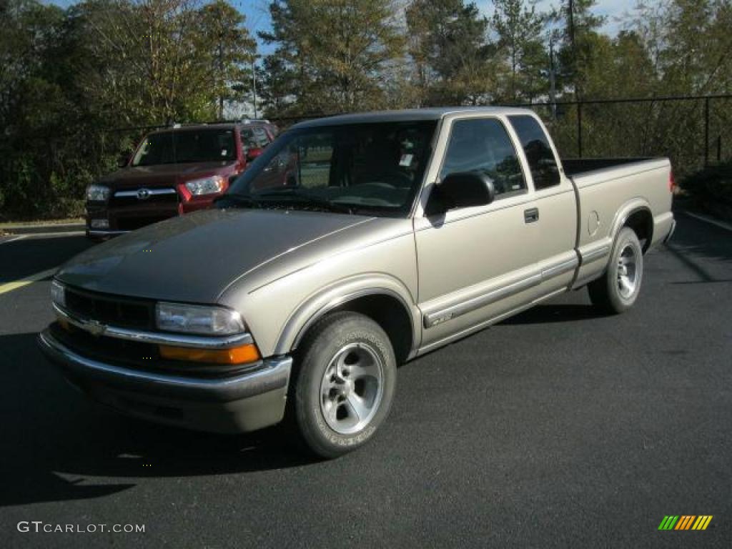 2000 S10 LS Extended Cab - Sunset Gold Metallic / Medium Gray photo #4