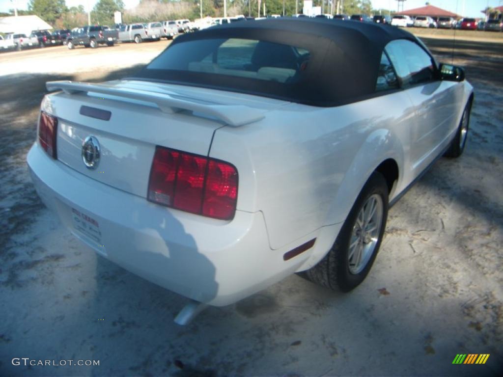 2007 Mustang V6 Deluxe Convertible - Performance White / Light Graphite photo #14