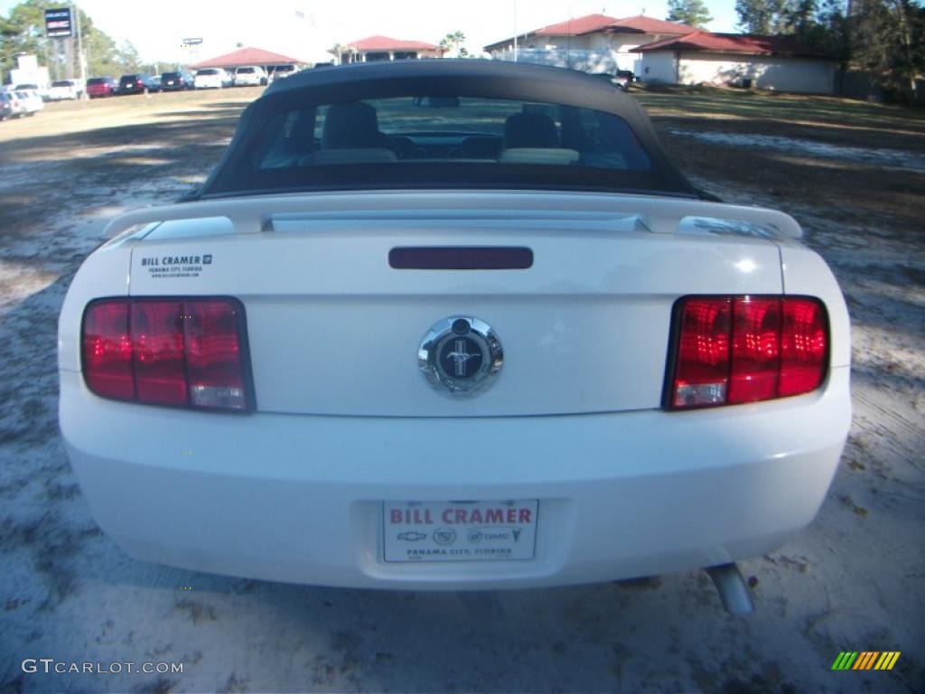 2007 Mustang V6 Deluxe Convertible - Performance White / Light Graphite photo #15