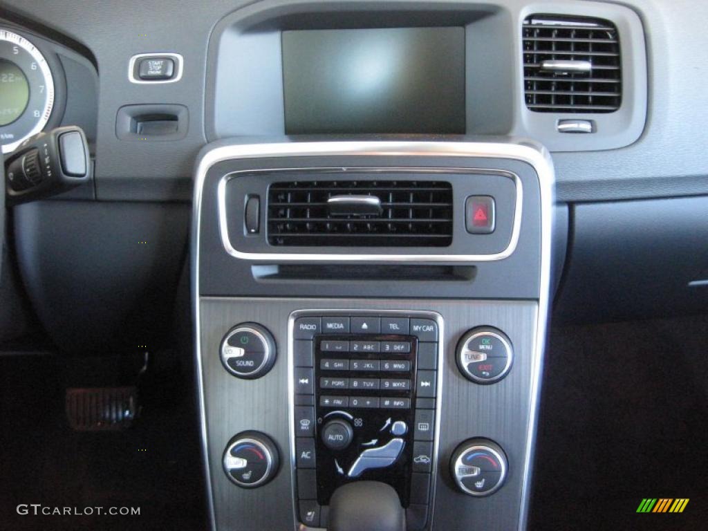 2011 Volvo S60 T6 AWD Controls Photo #41501710