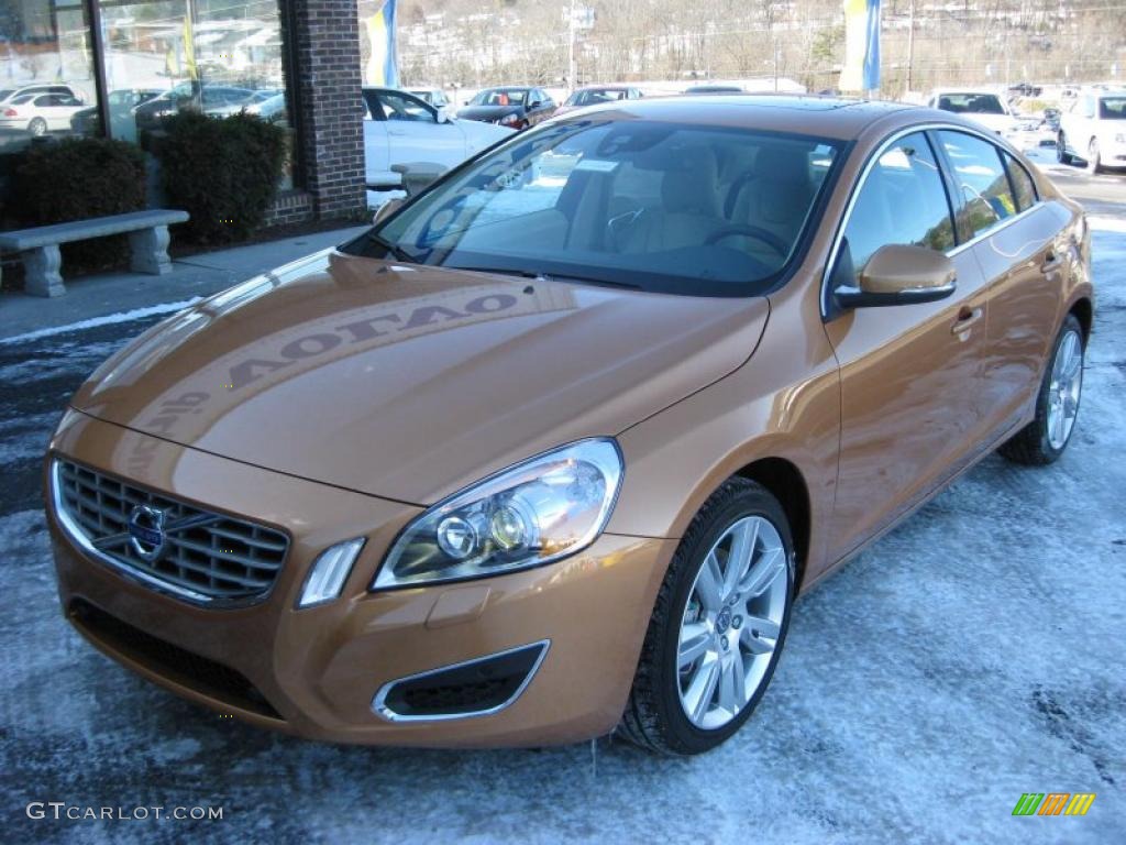 Vibrant Copper Metallic Volvo S60