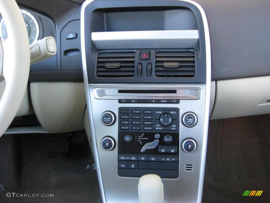 2011 Volvo XC60 T6 AWD Controls Photo #41502542