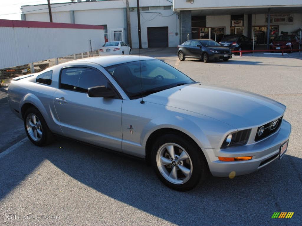 2007 Mustang V6 Premium Coupe - Satin Silver Metallic / Dark Charcoal photo #6