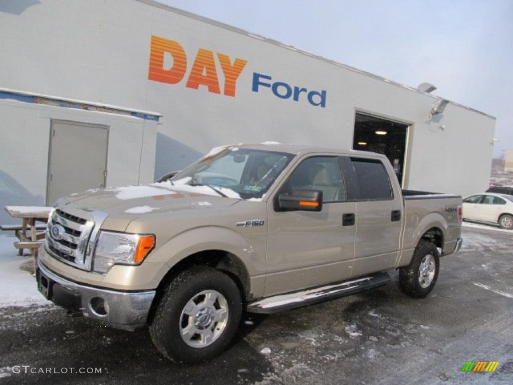 2010 F150 XLT SuperCrew 4x4 - Pueblo Gold Metallic / Tan photo #1