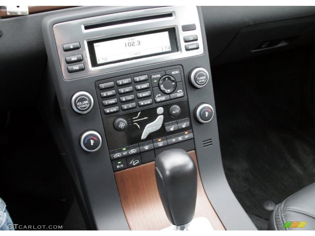 2010 Volvo XC70 3.2 AWD Controls Photo #41512497