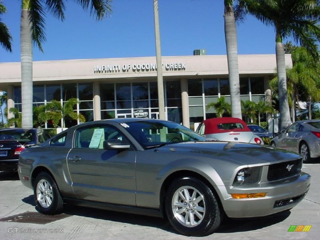 2008 Mustang V6 Deluxe Coupe - Vapor Silver Metallic / Light Graphite photo #1