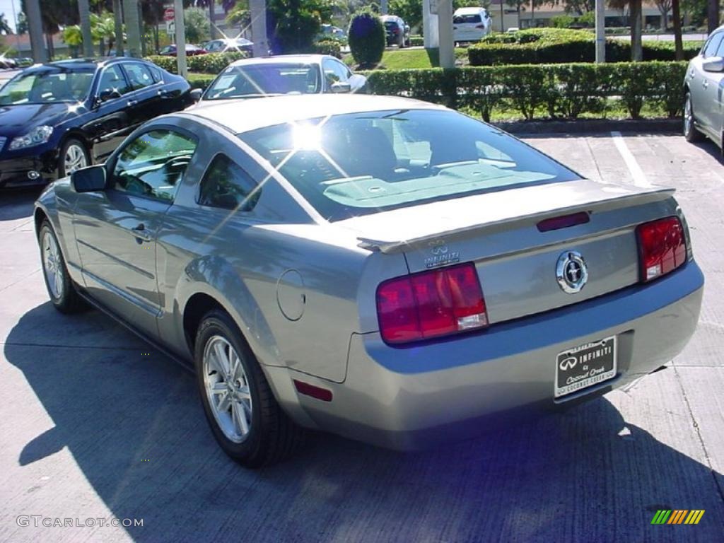 2008 Mustang V6 Deluxe Coupe - Vapor Silver Metallic / Light Graphite photo #8