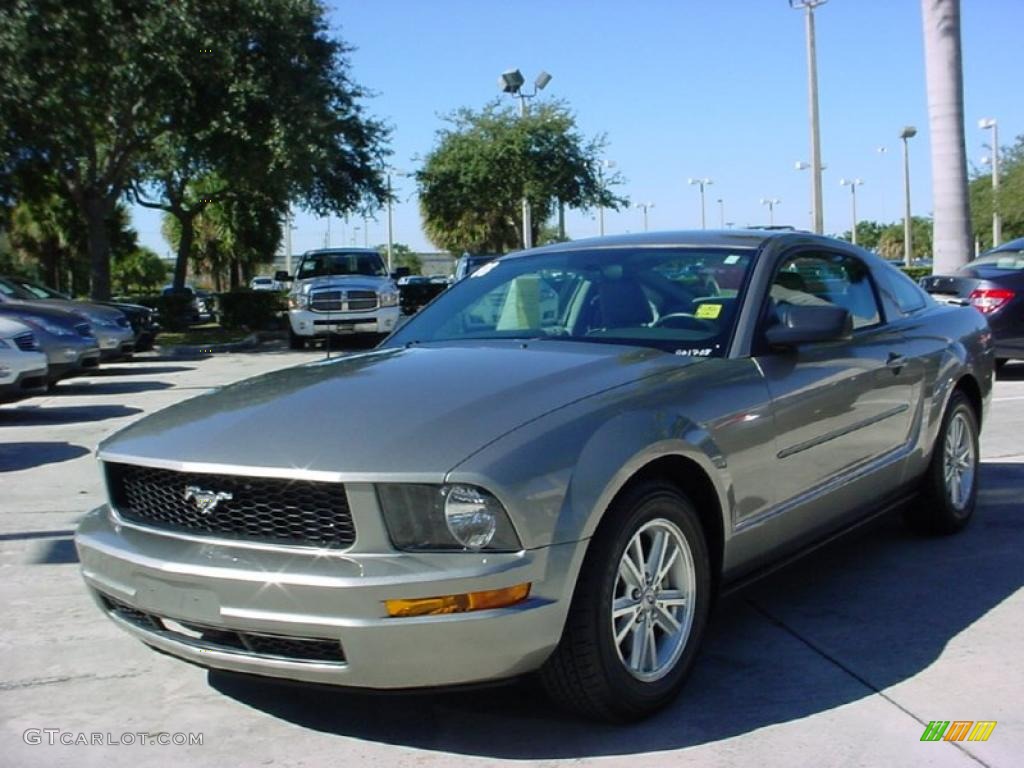 2008 Mustang V6 Deluxe Coupe - Vapor Silver Metallic / Light Graphite photo #13