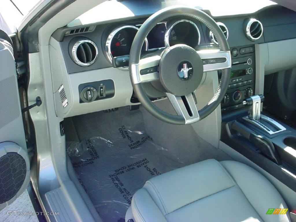2008 Mustang V6 Deluxe Coupe - Vapor Silver Metallic / Light Graphite photo #15
