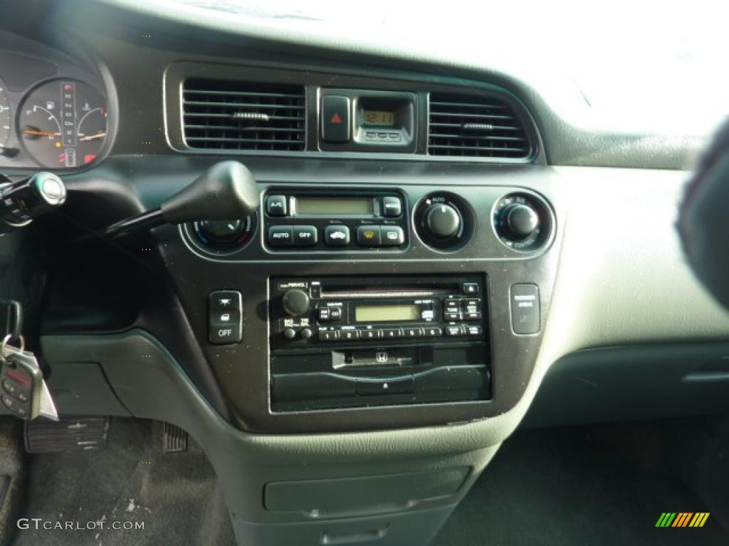 2004 Honda Odyssey EX-L Controls Photo #41515065