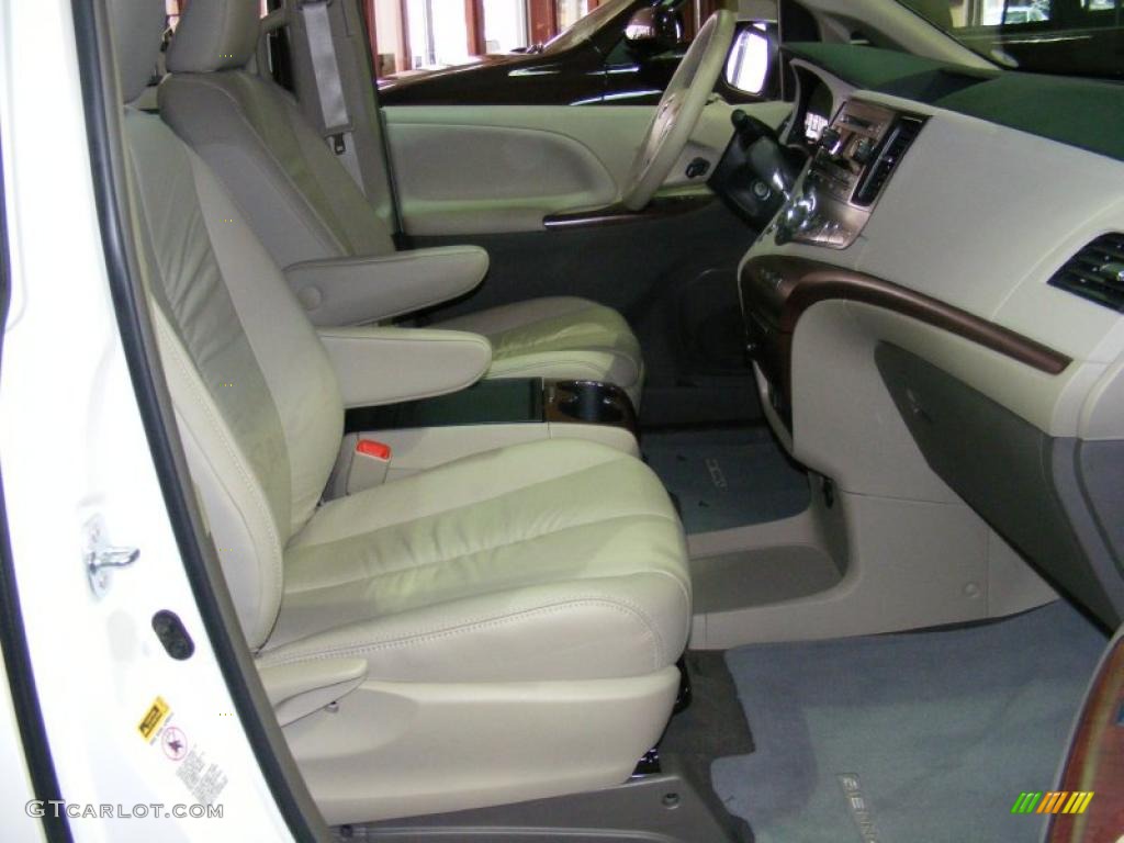 2011 Sienna XLE - Super White / Light Gray photo #10