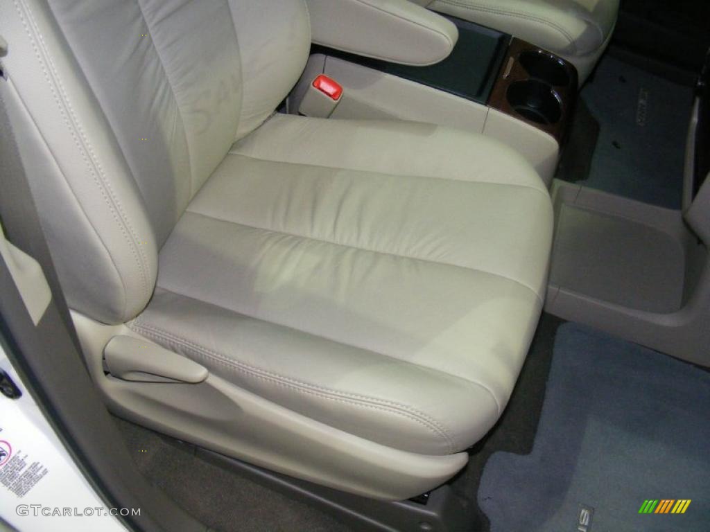 2011 Sienna XLE - Super White / Light Gray photo #11