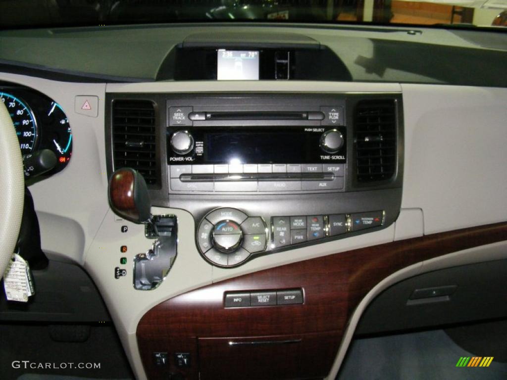 2011 Sienna XLE - Super White / Light Gray photo #16