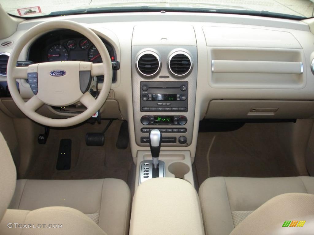 2005 Ford Freestyle SE Pebble Dashboard Photo #41517365