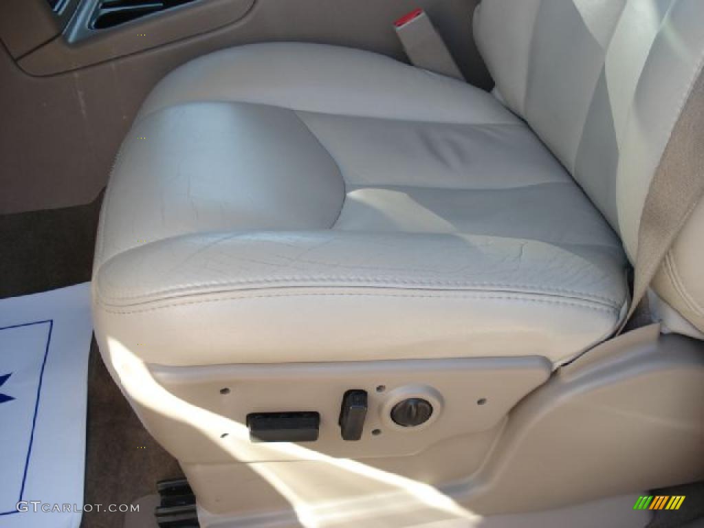 2006 Suburban LT 1500 4x4 - Summit White / Tan/Neutral photo #10