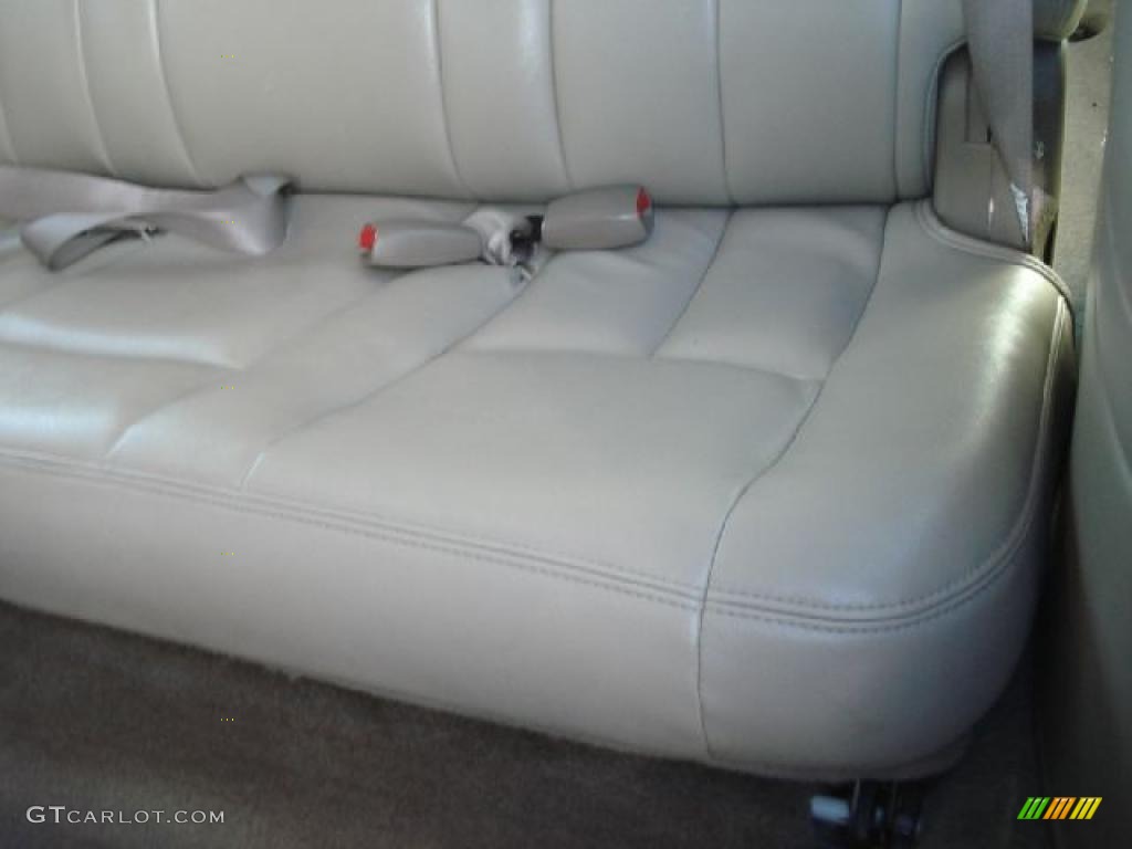 2006 Suburban LT 1500 4x4 - Summit White / Tan/Neutral photo #14