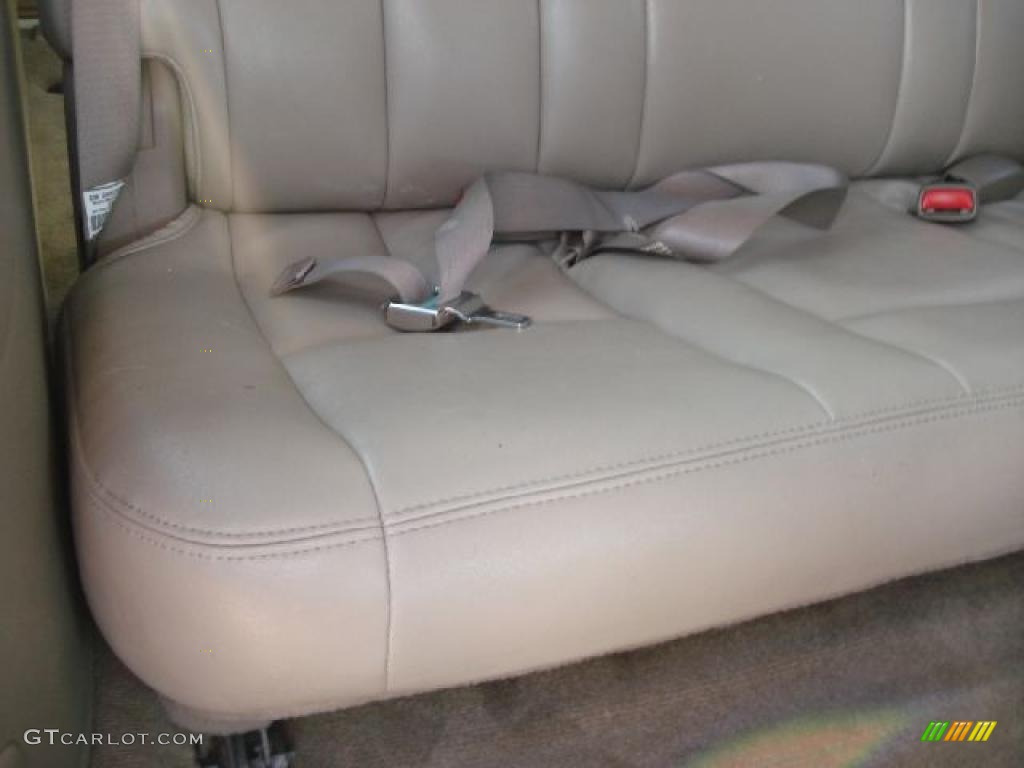 2006 Suburban LT 1500 4x4 - Summit White / Tan/Neutral photo #17