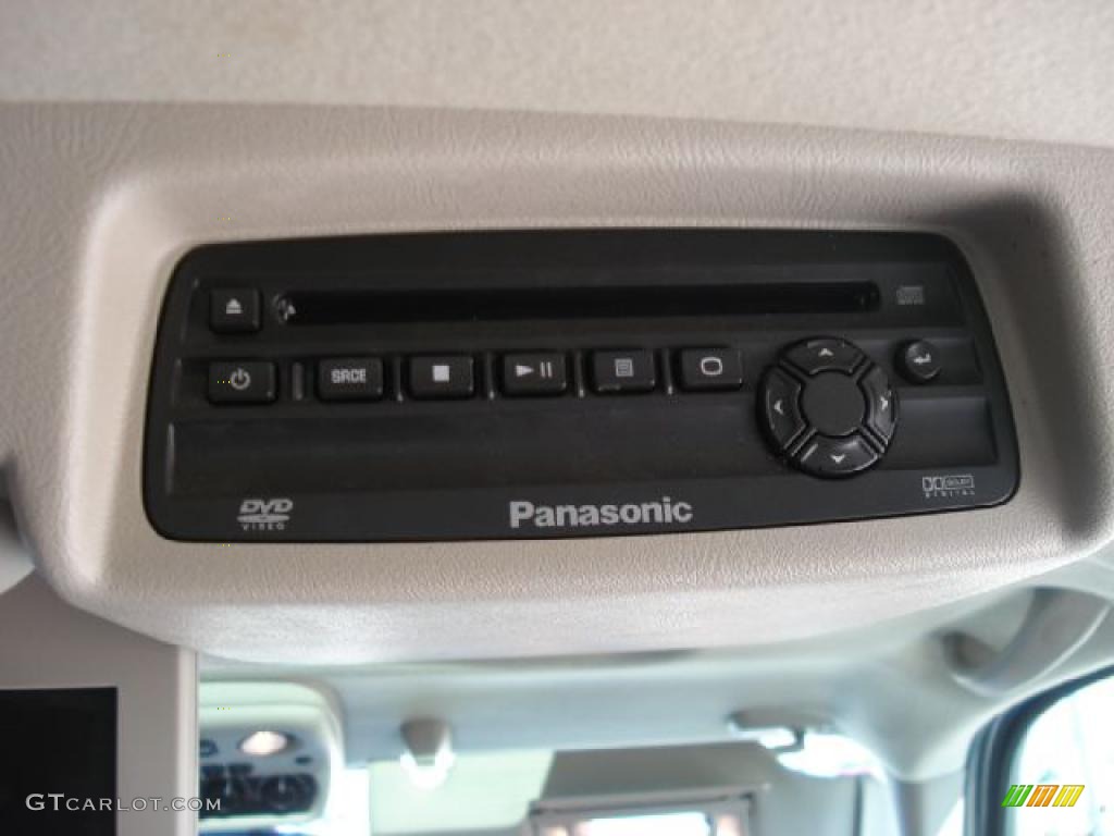 2006 Suburban LT 1500 4x4 - Summit White / Tan/Neutral photo #34