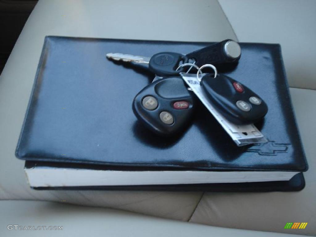 2006 Suburban LT 1500 4x4 - Summit White / Tan/Neutral photo #44