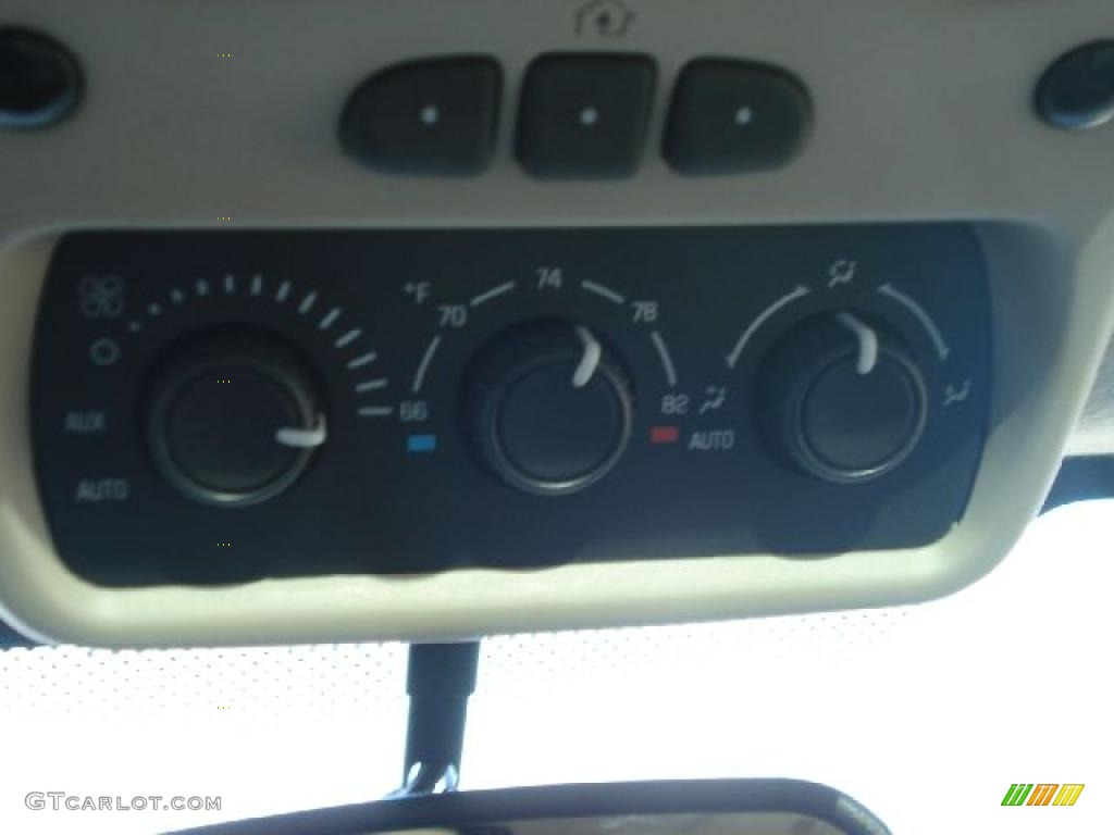 2006 Suburban LT 1500 4x4 - Summit White / Tan/Neutral photo #45