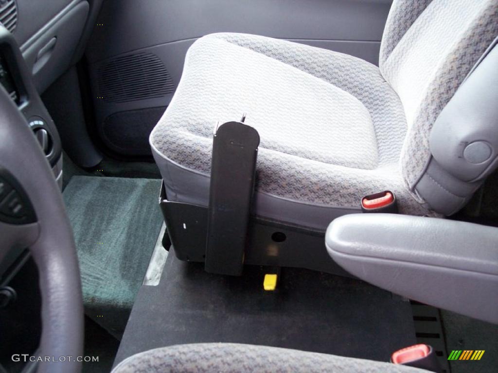 2000 Grand Caravan SE - Patriot Blue Pearlcoat / Mist Gray photo #15