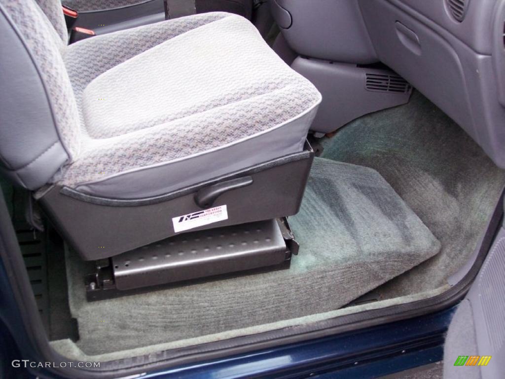 2000 Grand Caravan SE - Patriot Blue Pearlcoat / Mist Gray photo #22