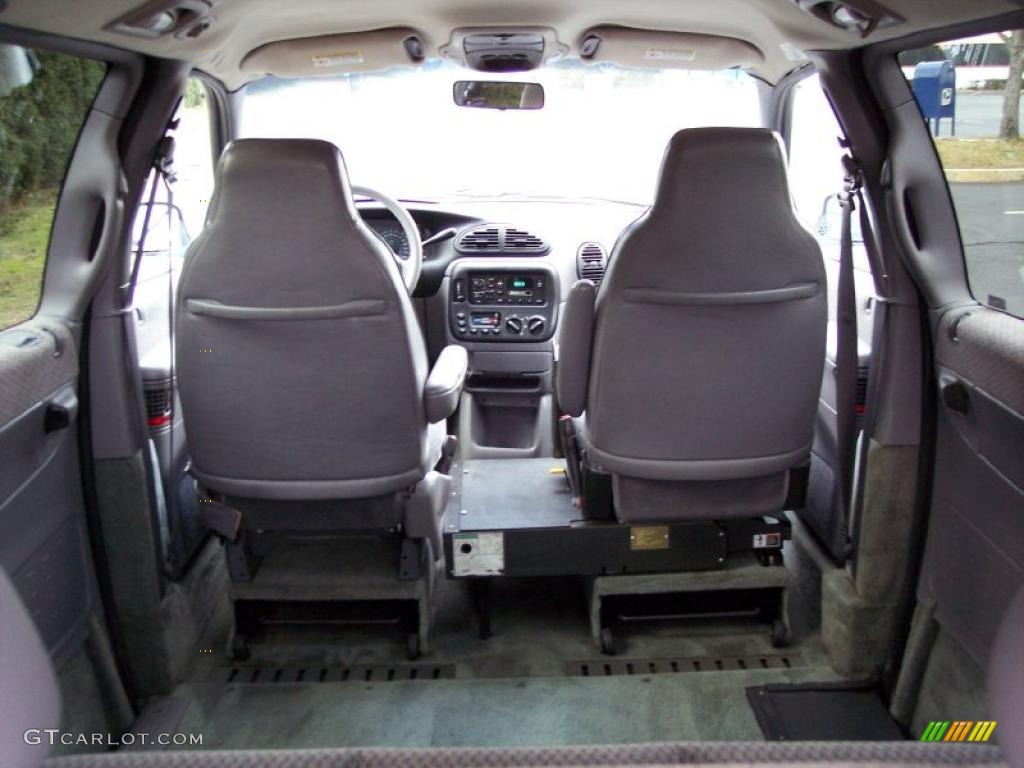 2000 Grand Caravan SE - Patriot Blue Pearlcoat / Mist Gray photo #30