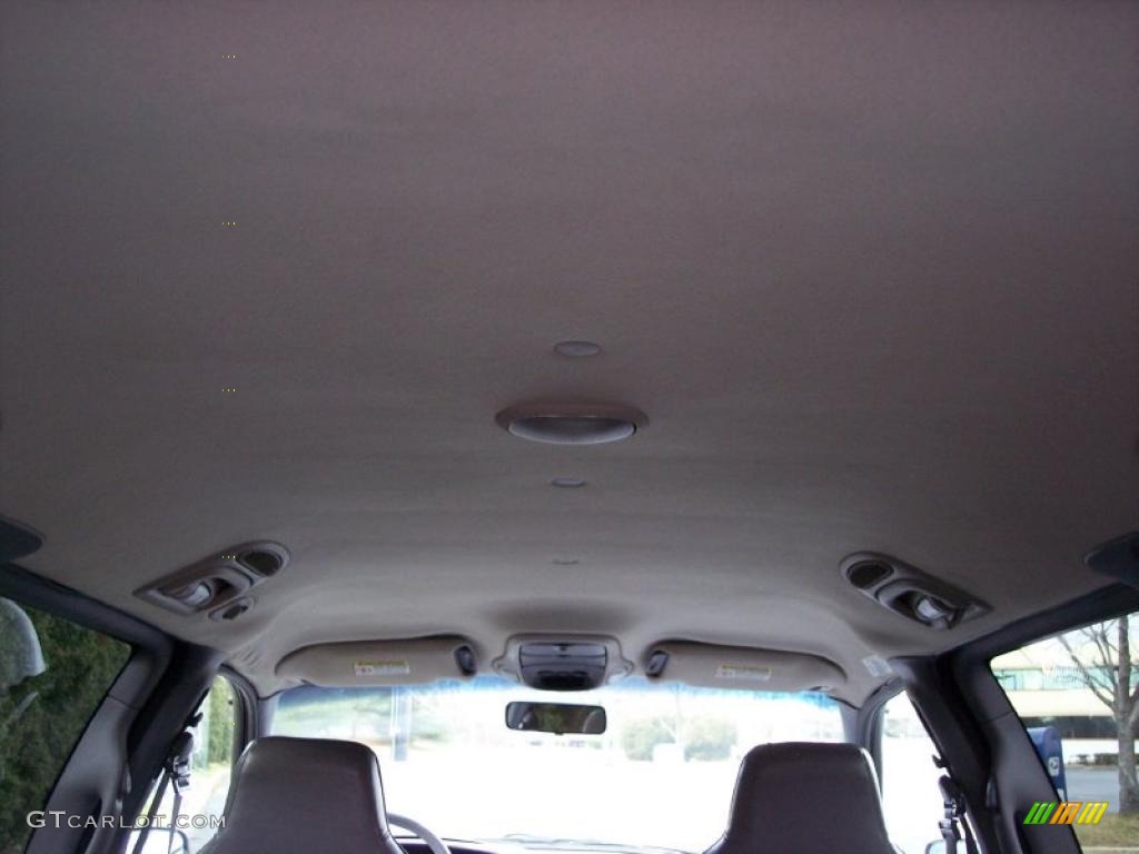 2000 Grand Caravan SE - Patriot Blue Pearlcoat / Mist Gray photo #31