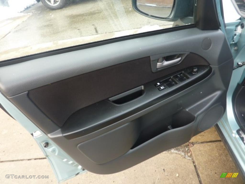 2009 Suzuki SX4 Crossover Touring AWD Door Panel Photos