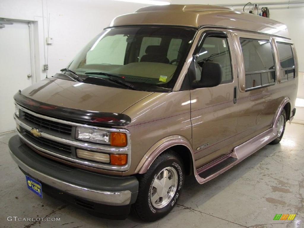 Light Autumnwood Metallic Chevrolet Express