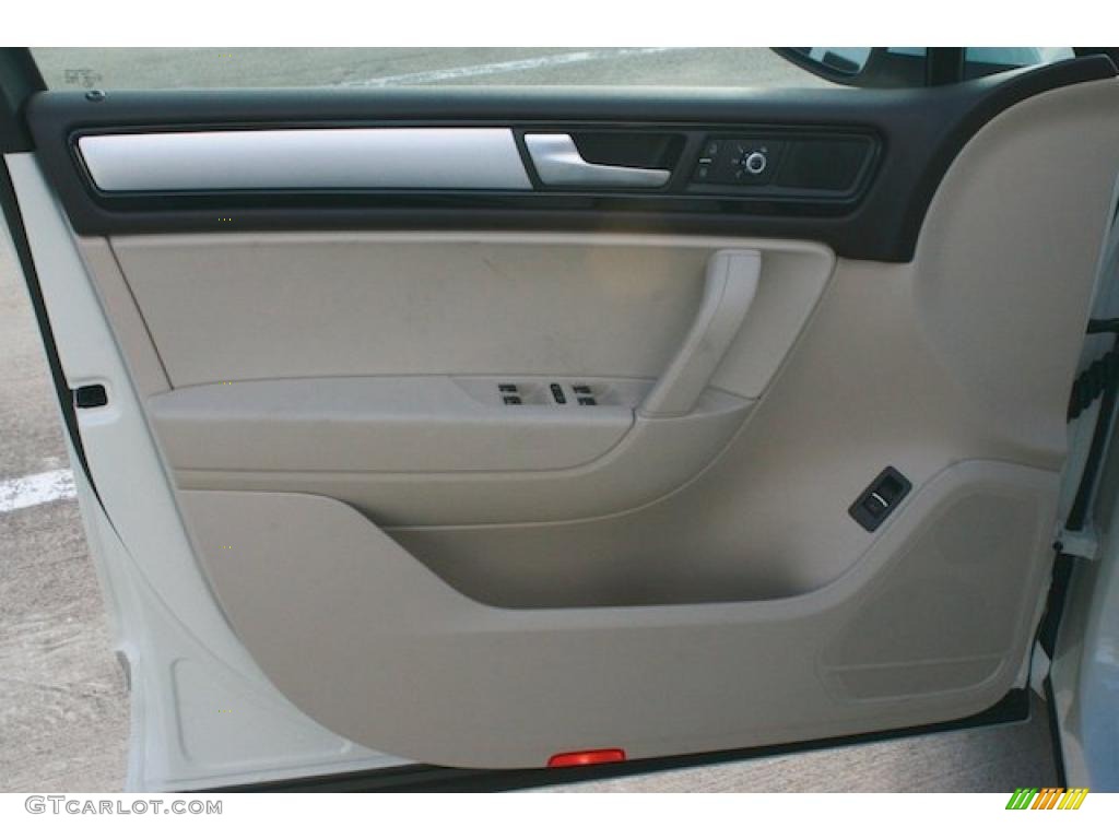 2011 Volkswagen Touareg VR6 FSI Sport 4XMotion Cornsilk Beige Door Panel Photo #41531725