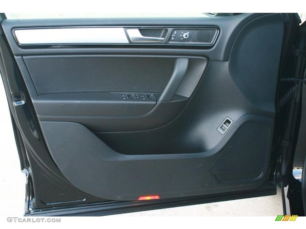 2011 Volkswagen Touareg VR6 FSI Sport 4XMotion Black Anthracite Door Panel Photo #41531981