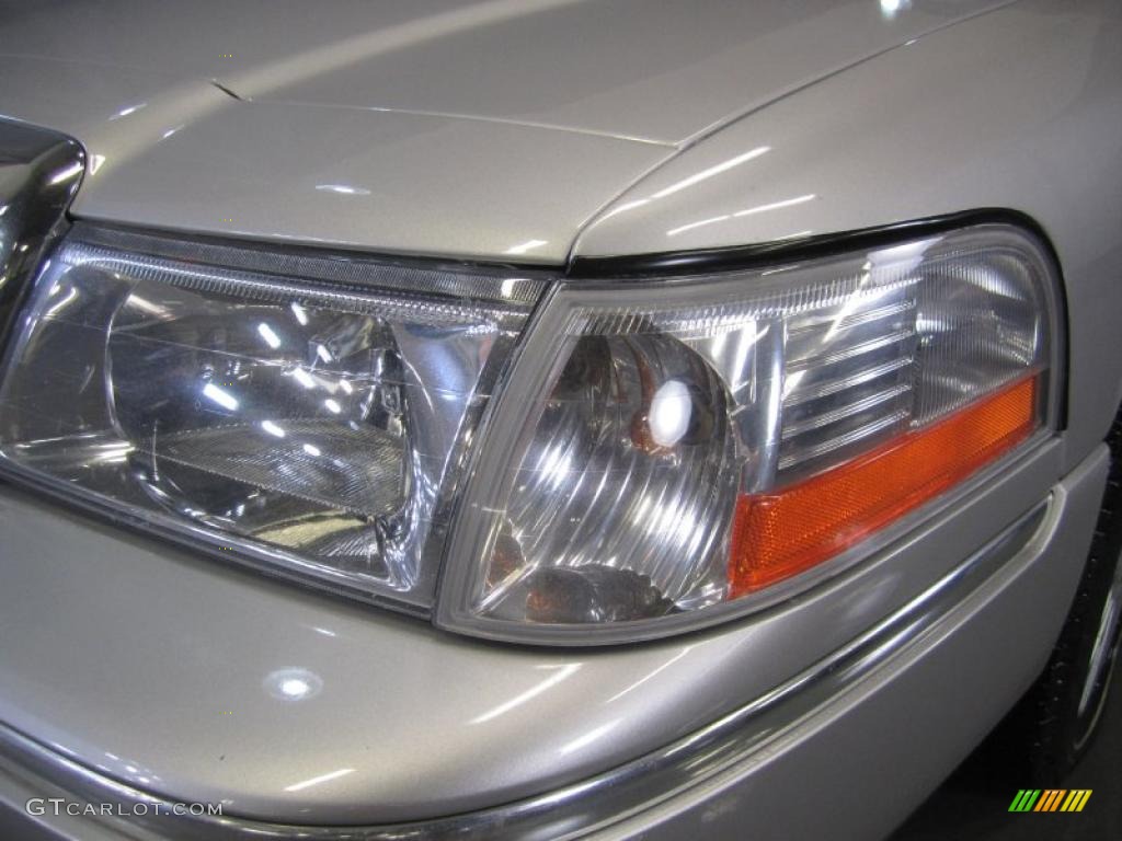 2004 Grand Marquis GS - Silver Birch Metallic / Dark Charcoal photo #4