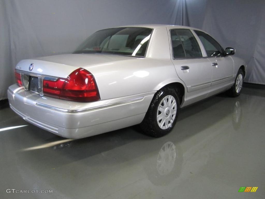 2004 Grand Marquis GS - Silver Birch Metallic / Dark Charcoal photo #9