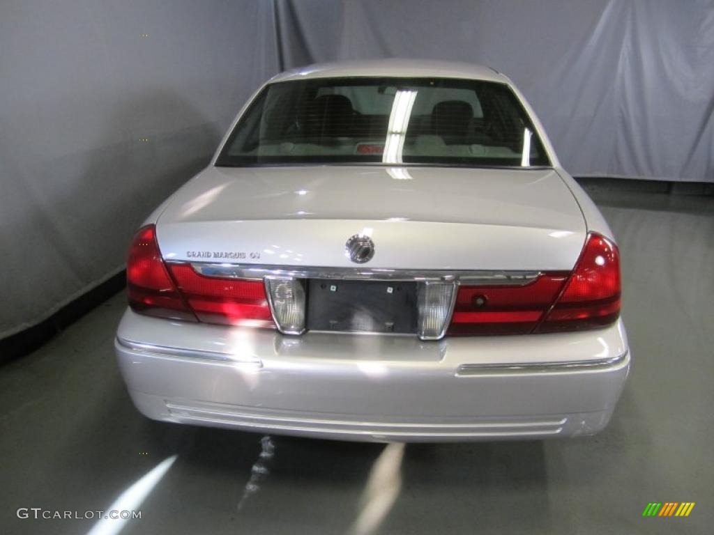 2004 Grand Marquis GS - Silver Birch Metallic / Dark Charcoal photo #10